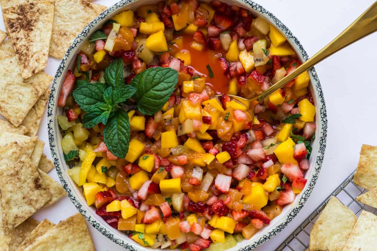 fruit salsa and cinnamon chips