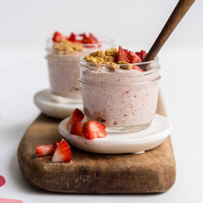 strawberry cheesecake overnight oats