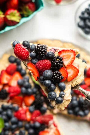 Fruit pizza slice